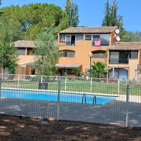 Aux Abords Du Lac Apartman Arles Kültér fotó