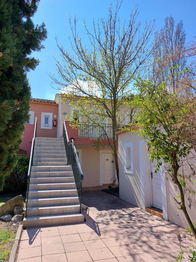 Aux Abords Du Lac Apartman Arles Kültér fotó