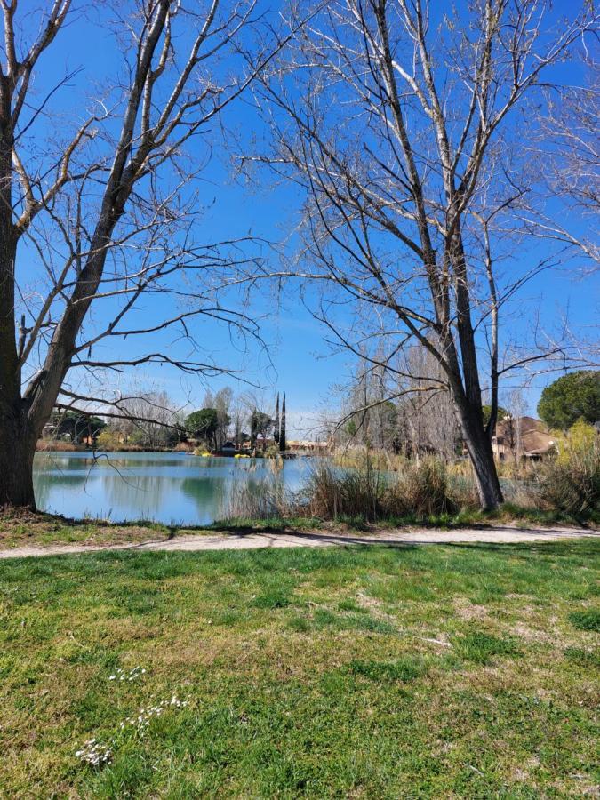 Aux Abords Du Lac Apartman Arles Kültér fotó