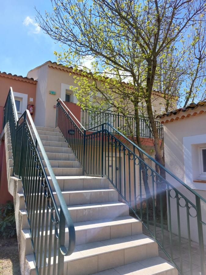 Aux Abords Du Lac Apartman Arles Kültér fotó
