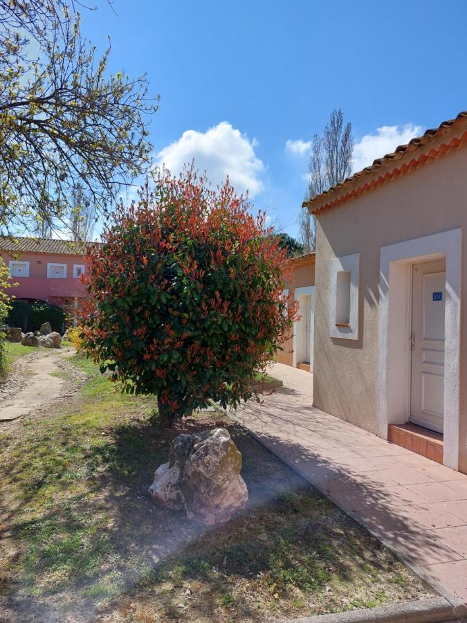 Aux Abords Du Lac Apartman Arles Kültér fotó