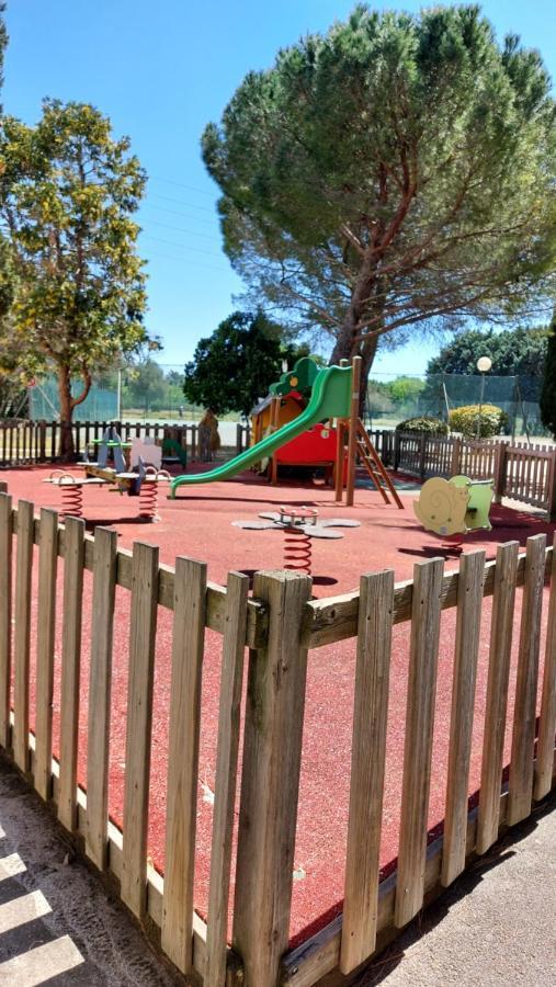 Aux Abords Du Lac Apartman Arles Kültér fotó